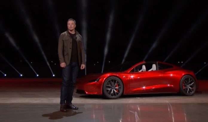 Musk anuncia retomada do projeto Roadster: supercarro elétrico da Tesla