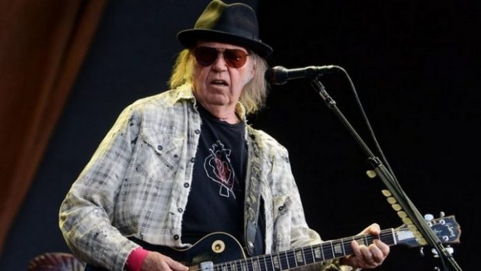 Neil Young irá colocar suas músicas novamente no Spotify