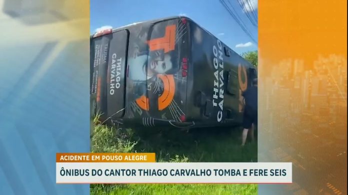 Ônibus do cantor Thiago Carvalho tomba e fere seis em Pouso Alegre (MG)