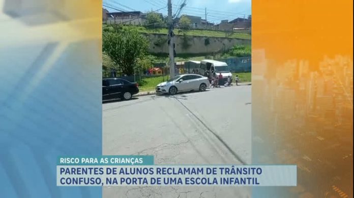 Parentes de alunos reclamam de confusão no trânsito na porta de uma EMEI em Belo Horizonte