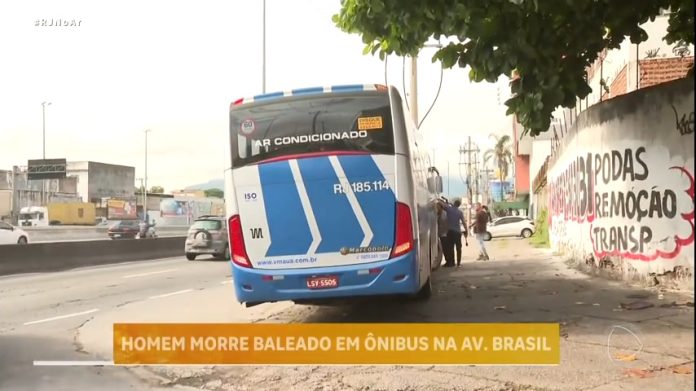 Passageiro é morto durante tentativa de assalto na Avenida Brasil, no Rio - Rio de Janeiro