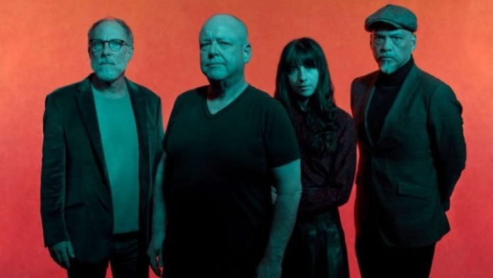 Pixies anunciam saída da baixista Paz Lenchantin da banda