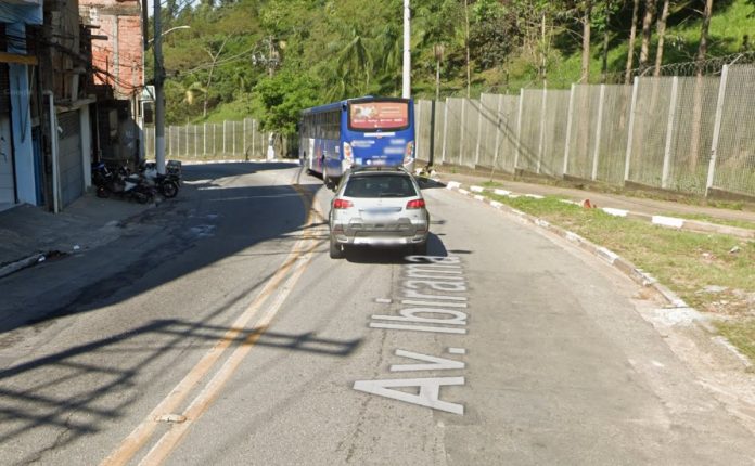 Pontos de alagamento na Estrada Kizaemon Takeuti e Avenida Ibirama