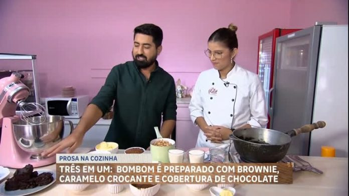 Prosa na Cozinha: aprenda a fazer bombom de brownie com caramelo crocante e cobertura de chocolate