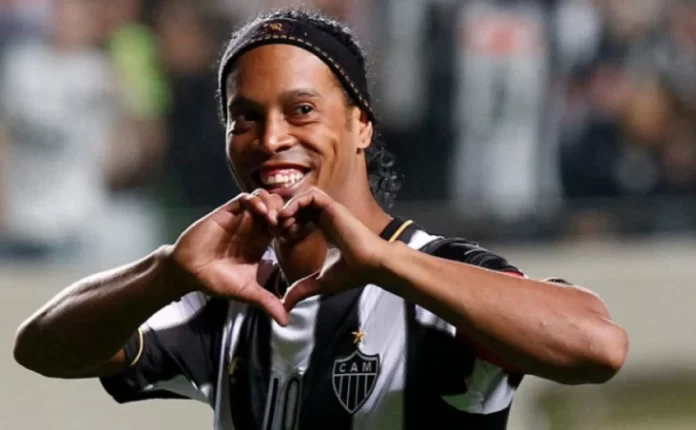 Ronaldinho Gaúcho aceita desafio e voltará a jogar futebol em maio