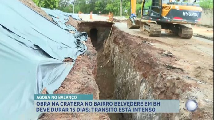 Trânsito fica intenso após cratera se abrir no bairro Belvedere, em BH