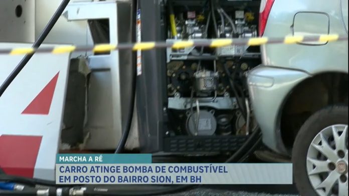 Carro dá ré e atinge bomba de combustível em posto de BH