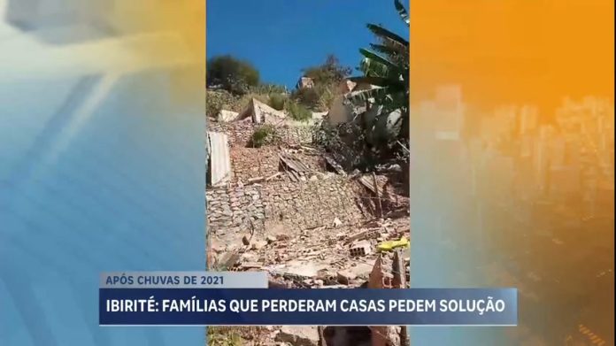 Dez famílias que perderam casas após chuvas em 2021, pedem solução de prefeitura em MG